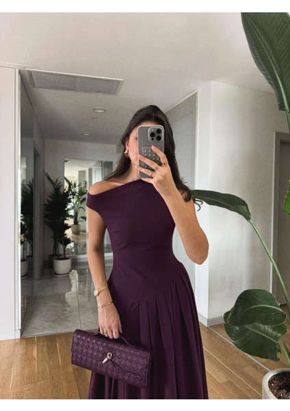 Kayık Tek Kolu Düşük Yaka Tasarım Pinterest Muadil Bele Oturan Piliseli Geniş Kloş Çan Midi Boy Etek Elbise modelleri