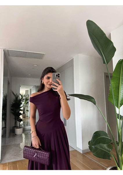 Kayık Tek Kolu Düşük Yaka Tasarım Pinterest Muadil Bele Oturan Piliseli Geniş Kloş Çan Midi Boy Etek Elbise