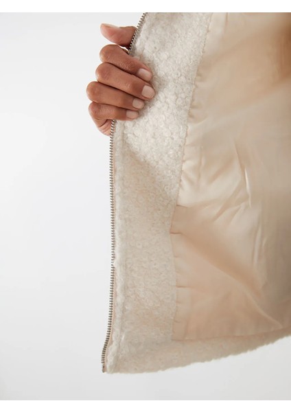 Lcwaıkıkı Classic Ekru Dik Yaka Kadın Pelüş Mont fırsatları