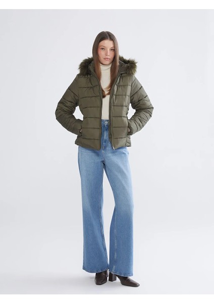 Lcw Eco Haki Kürklü Kapüşonlu Kadın Şişme Mont modelleri