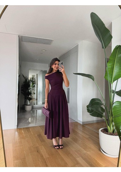 Kayık Tek Kolu Düşük Yaka Tasarım Pinterest Muadil Bele Oturan Piliseli Geniş Kloş Çan Midi Boy Etek Elbise