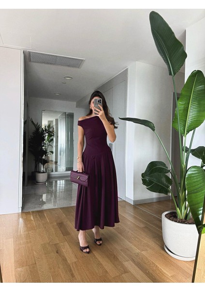 Kayık Tek Kolu Düşük Yaka Tasarım Pinterest Muadil Bele Oturan Piliseli Geniş Kloş Çan Midi Boy Etek Elbise