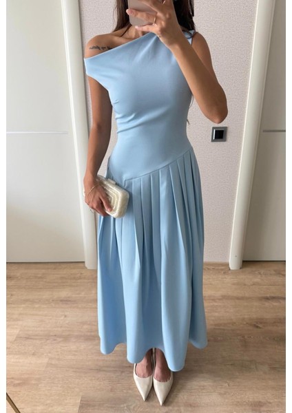 Kayık Tek Kolu Düşük Yaka Tasarım Pinterest Muadil Bele Oturan Piliseli Geniş Kloş Çan Midi Boy Etek Elbise