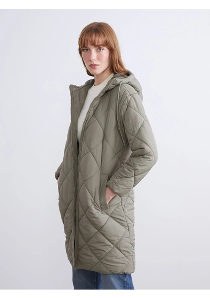Lcwaıkıkı Classic Haki Kapüşonlu Kapitone Kadın Şişme Mont