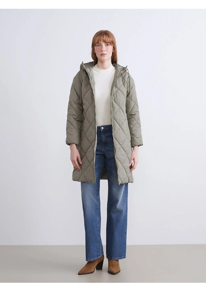Lcwaıkıkı Classic Haki Kapüşonlu Kapitone Kadın Şişme Mont modelleri