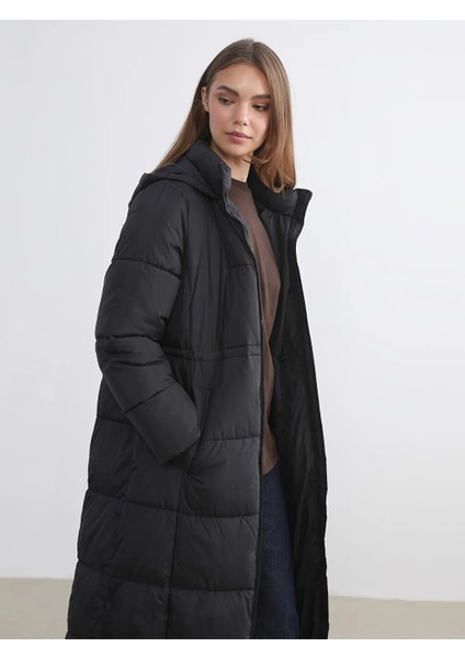 Lcw Modest Siyah Kapüşonlu Kadın Şişme Mont modelleri