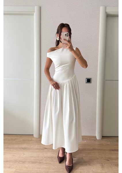 Kayık Tek Kolu Düşük Yaka Tasarım Pinterest Muadil Bele Oturan Piliseli Geniş Kloş Çan Midi Boy Etek Elbise