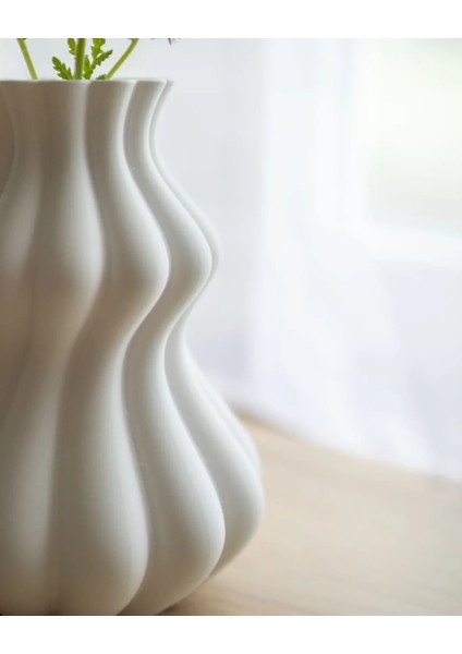 Dalgalı Formlu Dekoratif Vazo – Çoklu Renk Seçenekleri, 18 cm Uzunluk modelleri