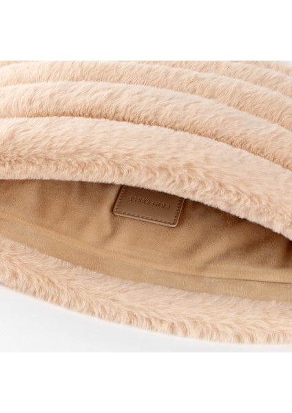 Puffy Laptop Kılıfı 13” 14” 15” – MacBook Air & Pro Uyumlu, Peluş, Mıknatıslı ve Yumuşak Koruma - Camel modelleri