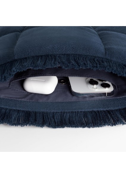 Puffy Laptop Kılıfı 13”–16” – MacBook Air & Pro Uyumlu, Püsküllü Keten Dokulu, Mıknatıslı Yumuşak Koruma - Gece Mavisi modelleri