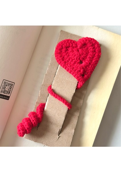 Amigurumi Örgü Kalpli Kitap Ayracı ( 4'lü Set - Kırmızı / Bebe Mavisi / Lacivert / Sarı )