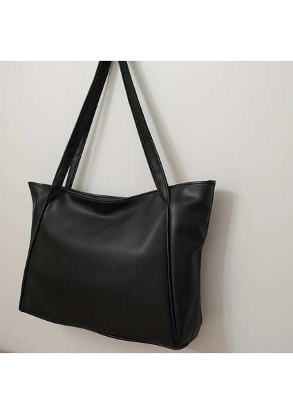 Geniş Şık Kadın Deri Omuz Çantası