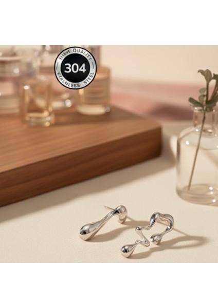 Modern Sanatsal Kadın Küpe – Asimetrik Damlacık Tasarımlı Gümüş Renk Zarif Küpe fırsatları