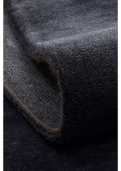 Letat Slate, El Dokuma Teknikleri ile %100 Yeni Zelanda Yünü ile Üretilmiş Sade ve Modern Halı indirimleri