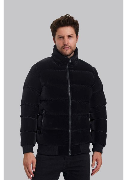 1013 Parlak Kadife Görünümlü Elyaf Dolgulu Erkek Mont – Siyah
