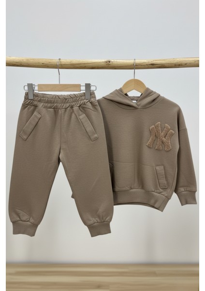 Kahverengi Kapüşonlu Çocuk Eşofman Takımı modelleri