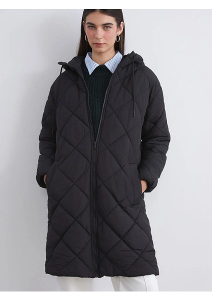 Lcwaıkıkı Classic Siyah Kapüşonlu Kapitone Kadın Şişme Mont