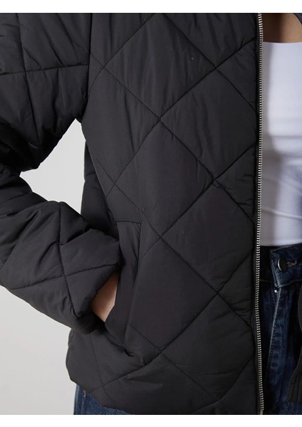 Lcwaıkıkı Classic Siyah Dik Yaka Kadın Şişme Mont modelleri