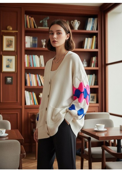 Kollarda Yuvarlak Renk Desenli Oversize Kadın Triko Hırka fiyatları