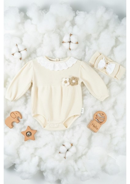 Krem Rengi Fisto Yaka ve Örgü Çiçek Detaylı Kız Bebek Body/tulum ve Saç Bandı fiyatları