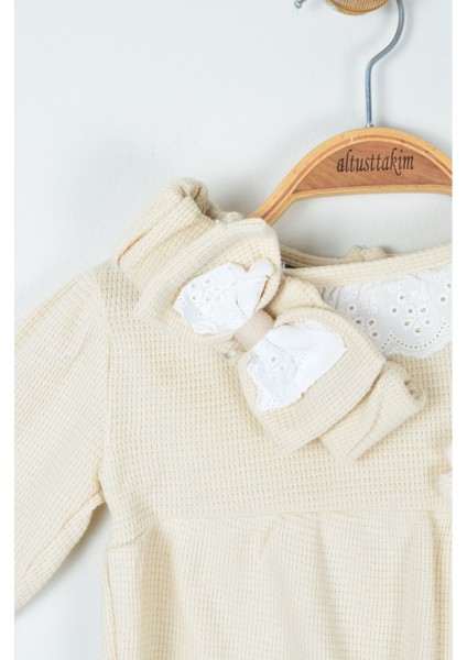 Krem Rengi Fisto Yaka ve Örgü Çiçek Detaylı Kız Bebek Body/tulum ve Saç Bandı
