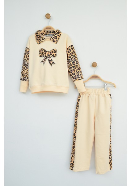 Krem Rengi Leopar Detaylı Yaka ve Fiyonk Kız Çocuk Takımı