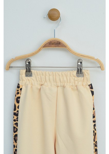 Krem Rengi Leopar Detaylı Yaka ve Fiyonk Kız Çocuk Takımı indirimleri