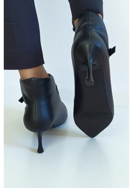 Hakiki Deri Siyah Kadın Bilekte Bot –7 cm Ince Topuk Sivri Burun Toka Detaylı Şık Ayakkabı indirimleri
