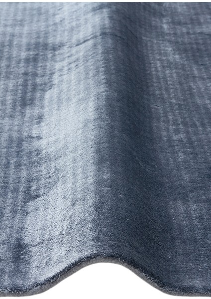 Pier Blue, El Dokuma Teknikleri ile %100 Naturel Viskondan Üretilen Sade Tek Renk Salon Halısı