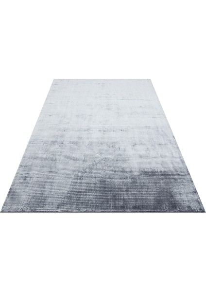 Pier Blue, El Dokuma Teknikleri ile %100 Naturel Viskondan Üretilen Sade Tek Renk Salon Halısı