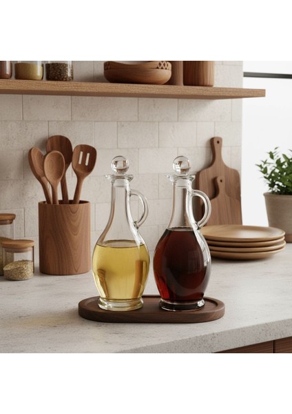 Bambu Standlı Kulplu Yağdanlık Seti – 2’li 500 ml Kristal Tıpalı (Koyu Renk Altlıklı) modelleri