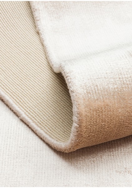 Pier Beıge, El Dokuma Teknikleri ile %100 Naturel Viskondan Üretilen Sade Tek Renk Salon Halısı modelleri