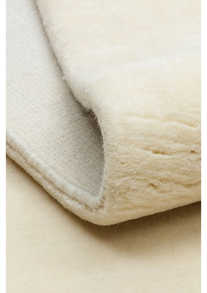 Letat Ivory, El Dokuma Teknikleri ile %100 Yeni Zelanda Yünü ile Üretilmiş Sade ve Modern Halı indirimleri