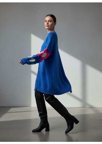 Kollarda Yuvarlak Renk Desenli Oversize Kadın Triko Hırka modelleri