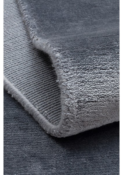 Pier Charcoal, El Dokuma Teknikleri ile %100 Naturel Viskondan Üretilen Sade Tek Renk Salon Halısı modelleri