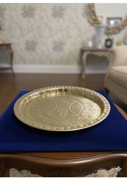 El Yapımı Yuvarlak Pirinç Oyma Tepsi – 36 cm | Söz, Nişan, Lüks Sunumlar Için Özel Tasarım fiyatları