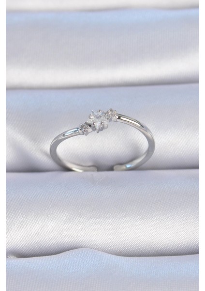 Bfs Pirinç Gümüş Renk Çiçek Model Zirkon Taş Detay Kadın Yüzük