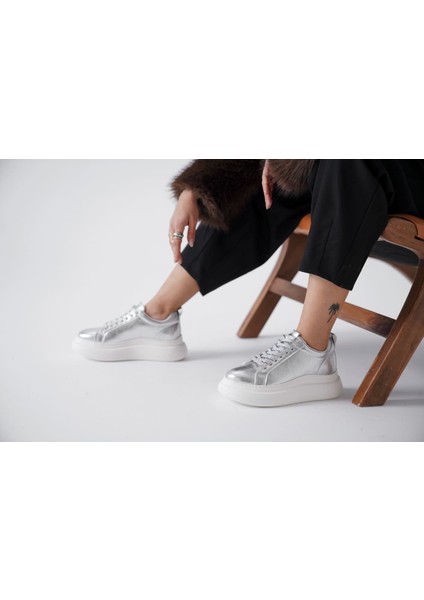 Nitra Premium Bağcıklı Gümüş Kadın Sneaker