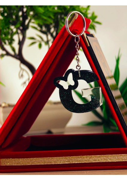 Harfli Anahtarlık Elyapımı Epoksi Anahtarlık Kişiye Özel Hediyelik Ürün Kelebek Desenli Anahtarlık Mağzamızda Tüm Harfler Mevcuttur.