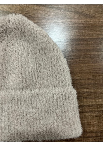 Kadın Yumuşacık Akrilik Kumaş Saçaklı Tüylü Bere – Sıcak Tutucu Kışlık Şapka fiyatları