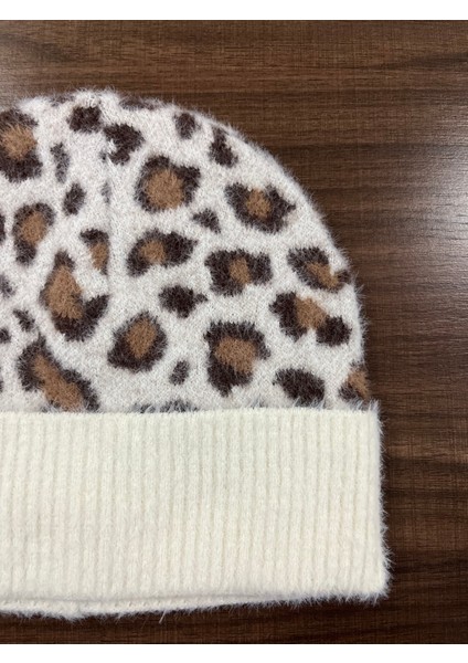 Kadın Yumuşacık Leopar Desenli Akrilik Kumaş Saçaklı Tüylü Bere – Sıcak Tutucu Kışlık Şapka modelleri