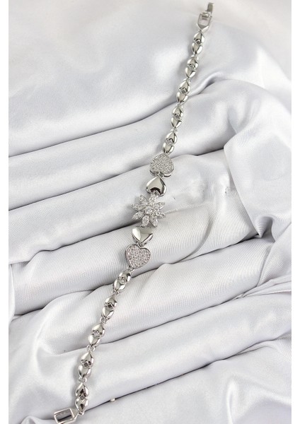 Bfs Pirinç Zirkon Taşlı Kalp Detaylı Çiçek Model Gümüş Renk Kadın Bileklik fiyatları