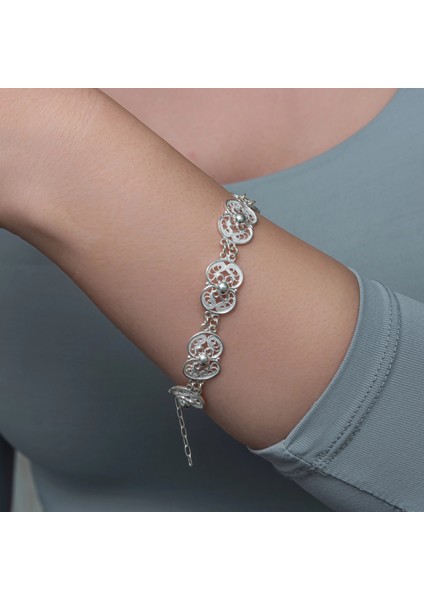 Gümüş Çiçek Motifli Telkari Kadın Bileklik fırsatları