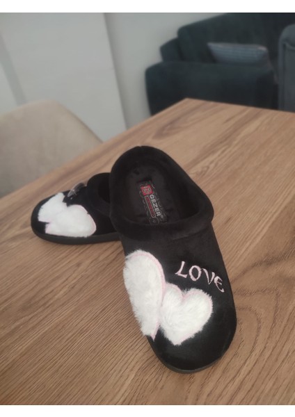 Kadın Peluş Ev Terliği – Yumuşak Tabanlı Sıcak Tüylü Panduf