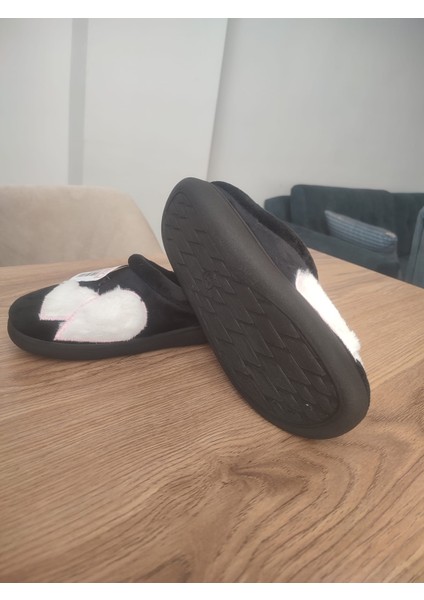 Kadın Peluş Ev Terliği – Yumuşak Tabanlı Sıcak Tüylü Panduf modelleri