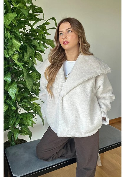 Yeni Sezon Kadın Premium Kışlık Kürk Ceket Mont Ekstra Yumuşak Içi Astarlı Iki Cepli ve Düğmeli modelleri