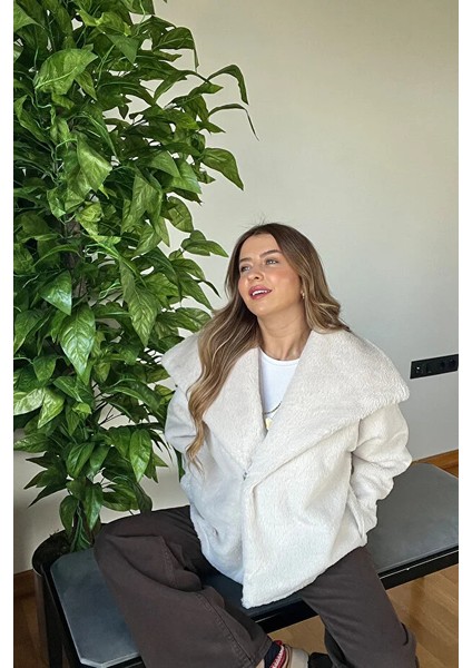 Yeni Sezon Kadın Premium Kışlık Kürk Ceket Mont Ekstra Yumuşak Içi Astarlı Iki Cepli ve Düğmeli fırsatları