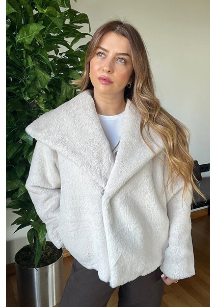 Yeni Sezon Kadın Premium Kışlık Kürk Ceket Mont Ekstra Yumuşak Içi Astarlı Iki Cepli ve Düğmeli indirimleri