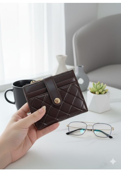 Orta Boy Kapitone Detaylı Suni Deri Cüzdan Kahve Rengi