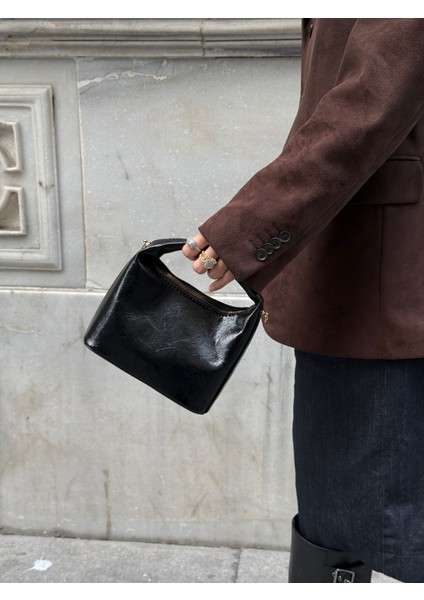 Ilot.ıstanbul | Rugan Görünümlü Parlak Siyah Baget Omuz Çantası Düz Model Retro Kol Çantası